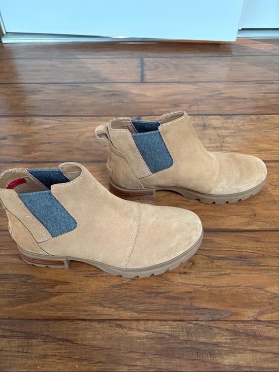 Sorel Shoes - Sorel Emilie III waterproof Tan Suede Chelsea Ankle Boots with Gray Panels